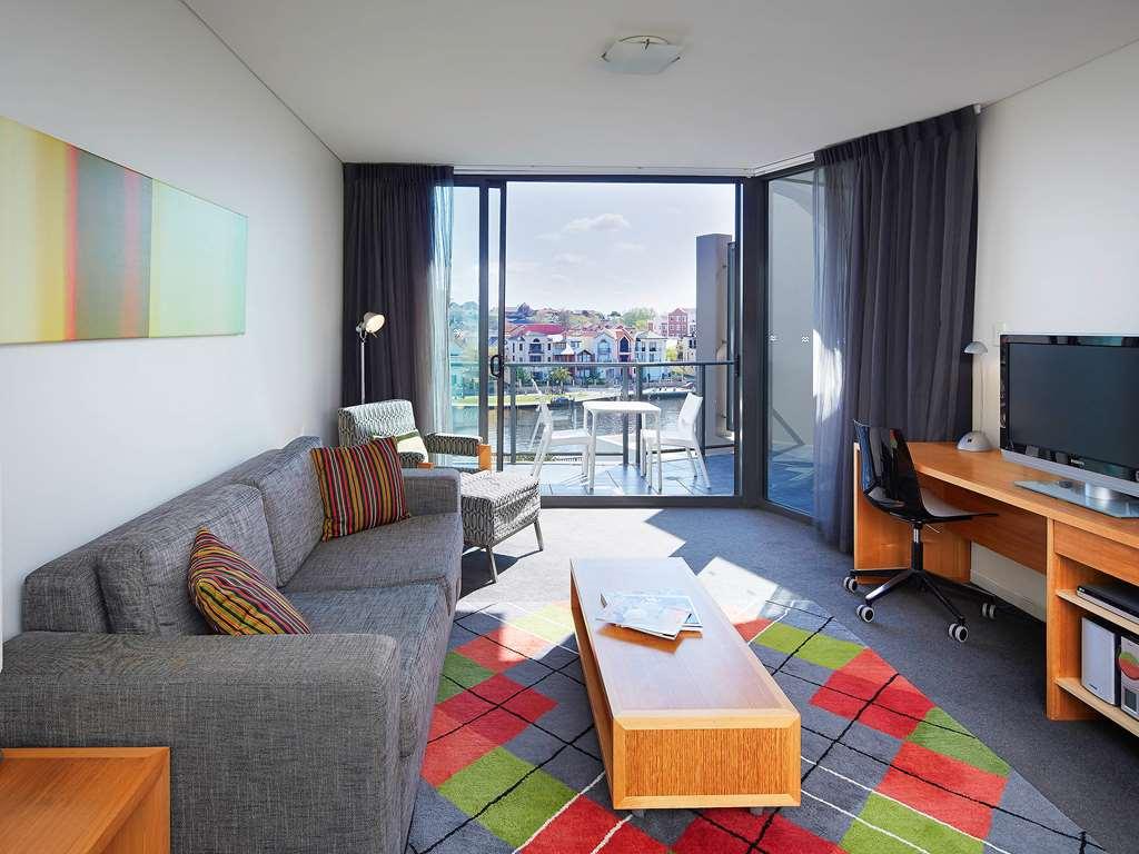 East Perth Suites Hotel Exterior foto