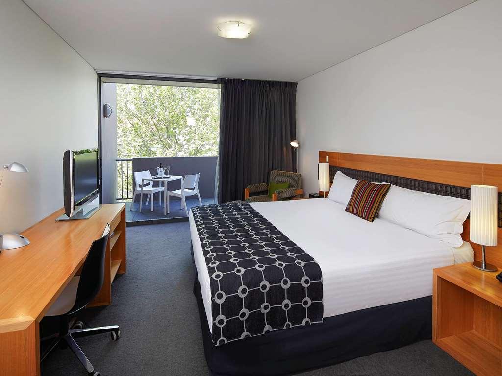 East Perth Suites Hotel Exterior foto