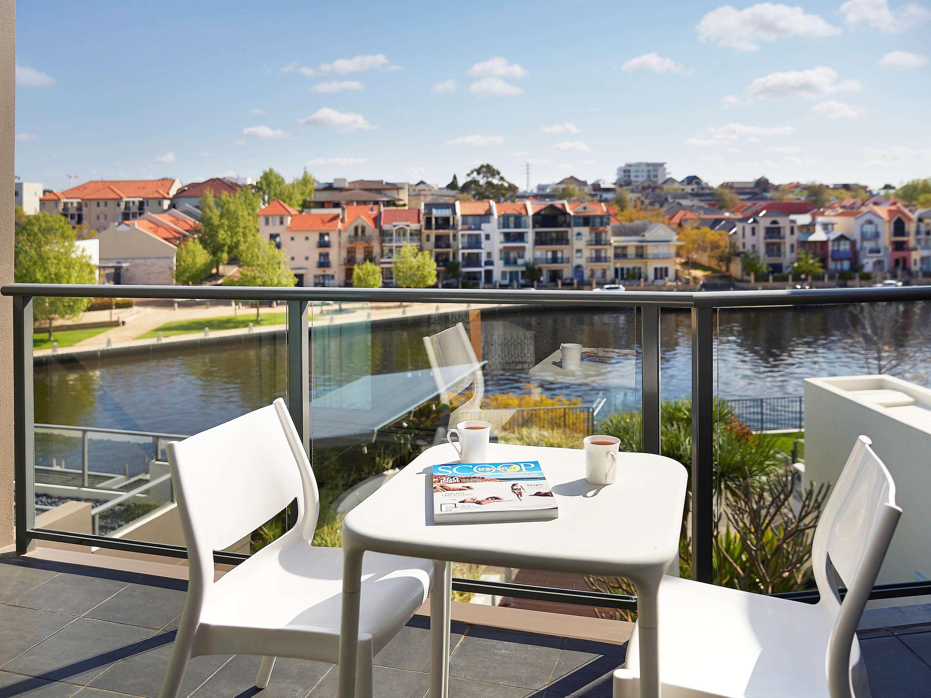 East Perth Suites Hotel Exterior foto
