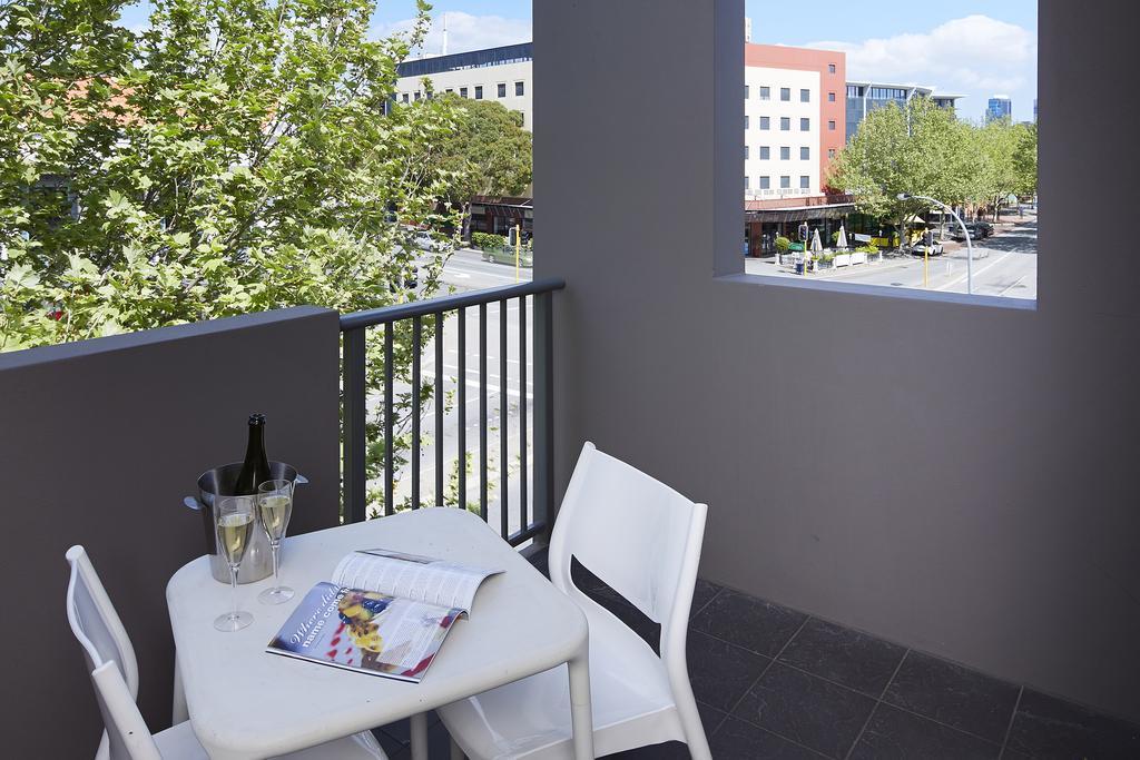 East Perth Suites Hotel Exterior foto