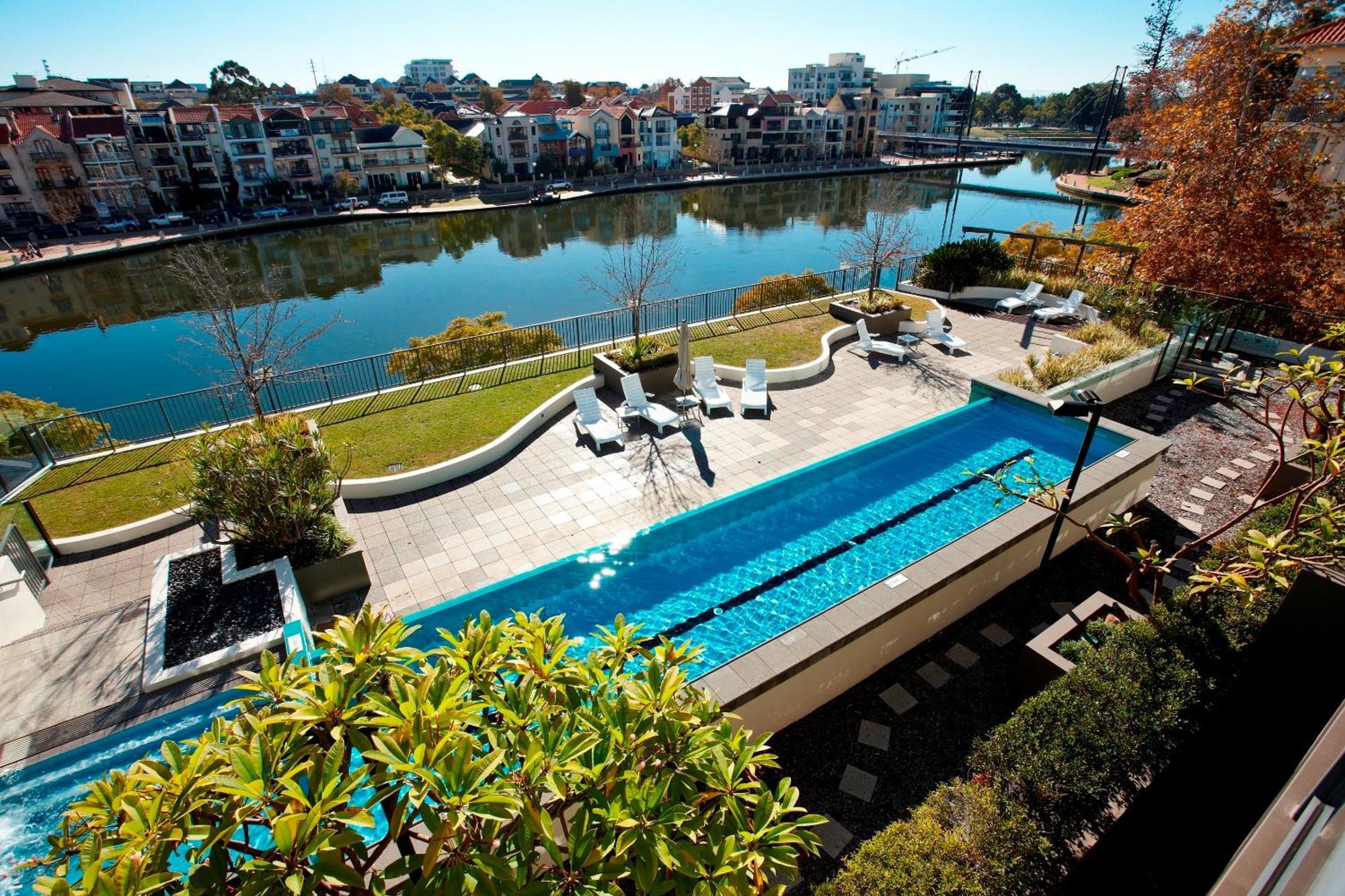 East Perth Suites Hotel Exterior foto